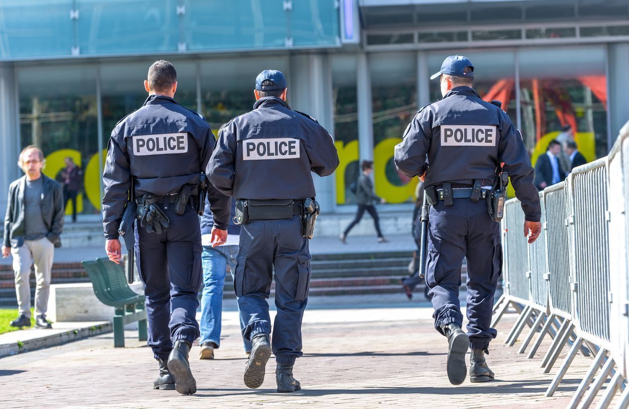 Un jeune homme de 17 ans tué par un tir de police à bout portant