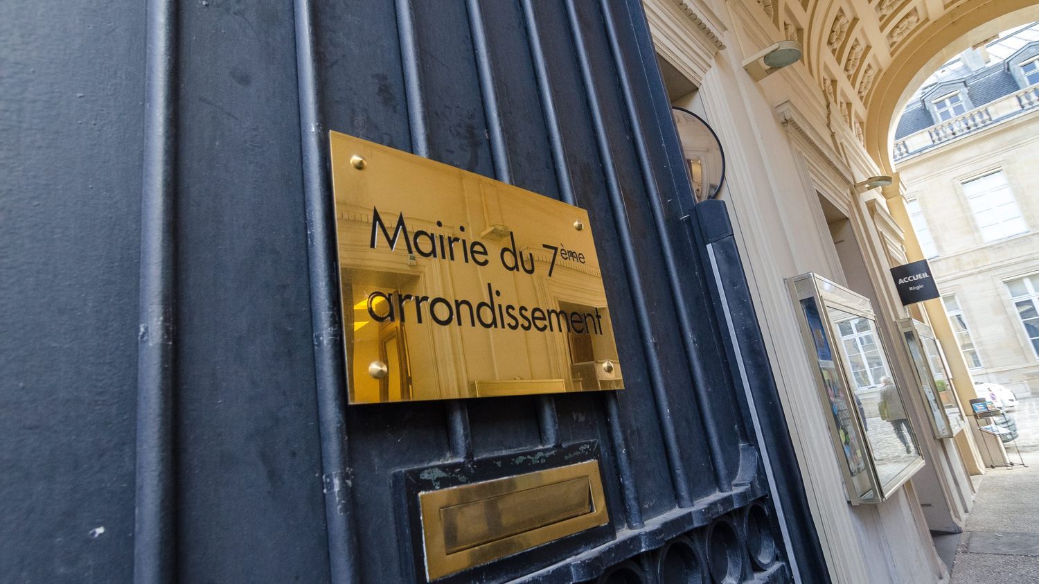 Des perquisitions à la mairie du 7e arrondissement de Paris et dans deux cabinets d'avocats parisiens