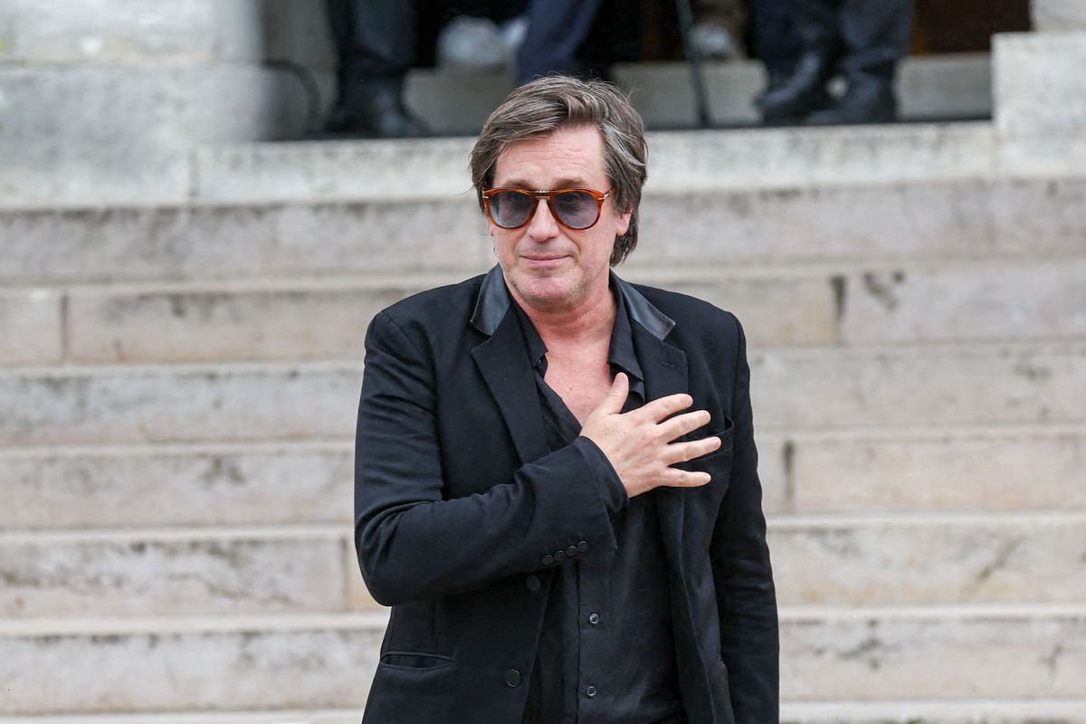 "La confrontation de…" : Thomas Dutronc seul face à la dépouille de Françoise Hardy, son père a refusé