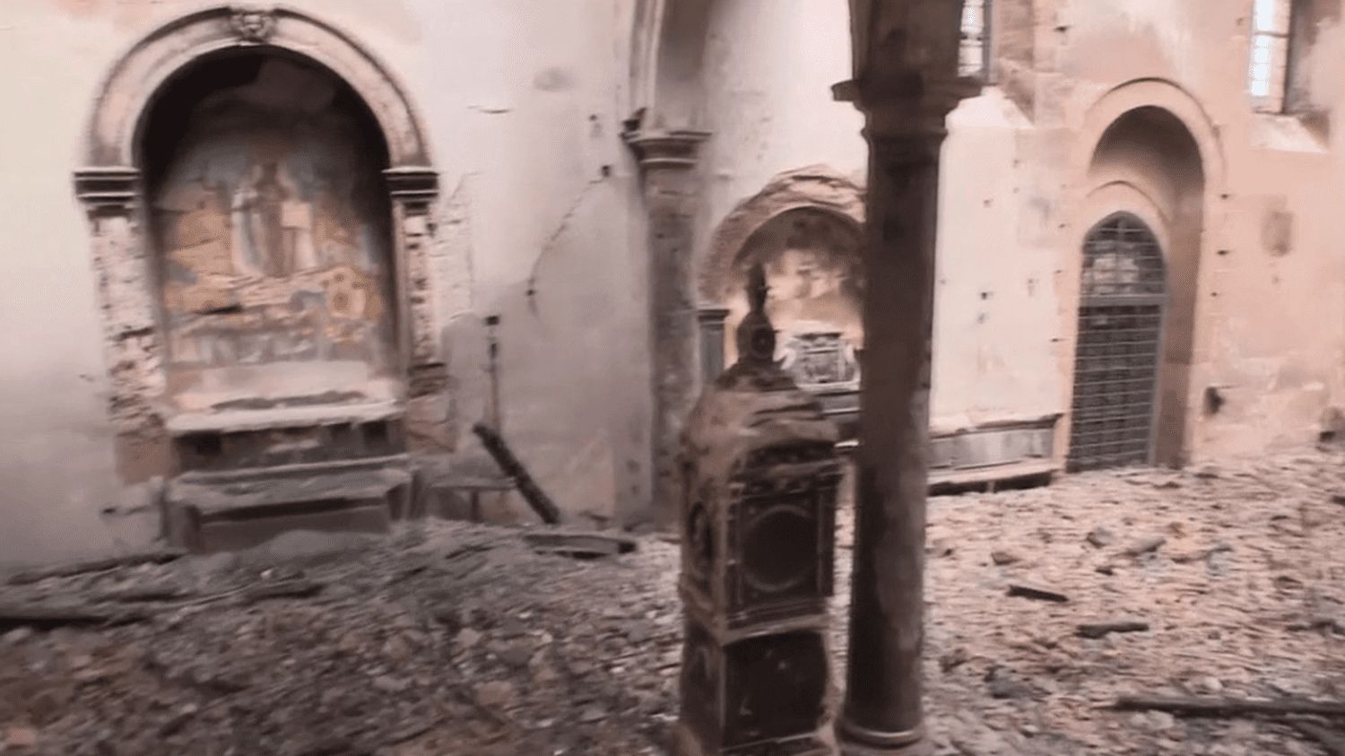 l'église Santa Maria di Gesù complètement calcinée à Palerme