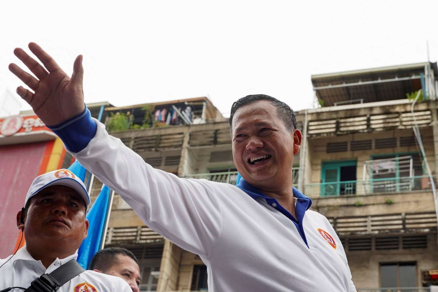 Hun Sen, homme fort du Cambodge depuis trente-huit ans, laisse sa place à son fils, le général Hun Manet