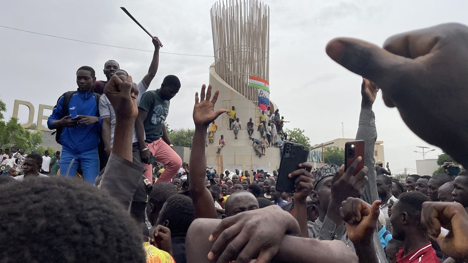 Niger : des incidents à Niamey lors d'une manifestation de soutien aux militaires putschistes