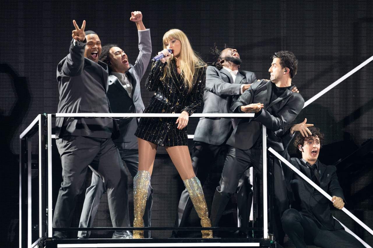 Hotel workers union asks Taylor Swift to postpone Los Angeles-area shows