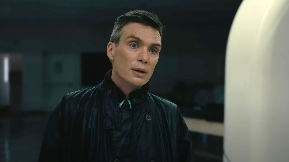 Cillian Murphy Defends Oppenheimer Sex Scenes; Poison Apple Scene