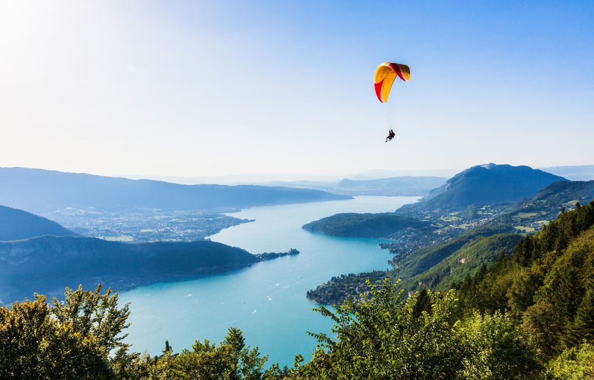 Haute-Savoie : Deux parapentistes se tuent à Talloires