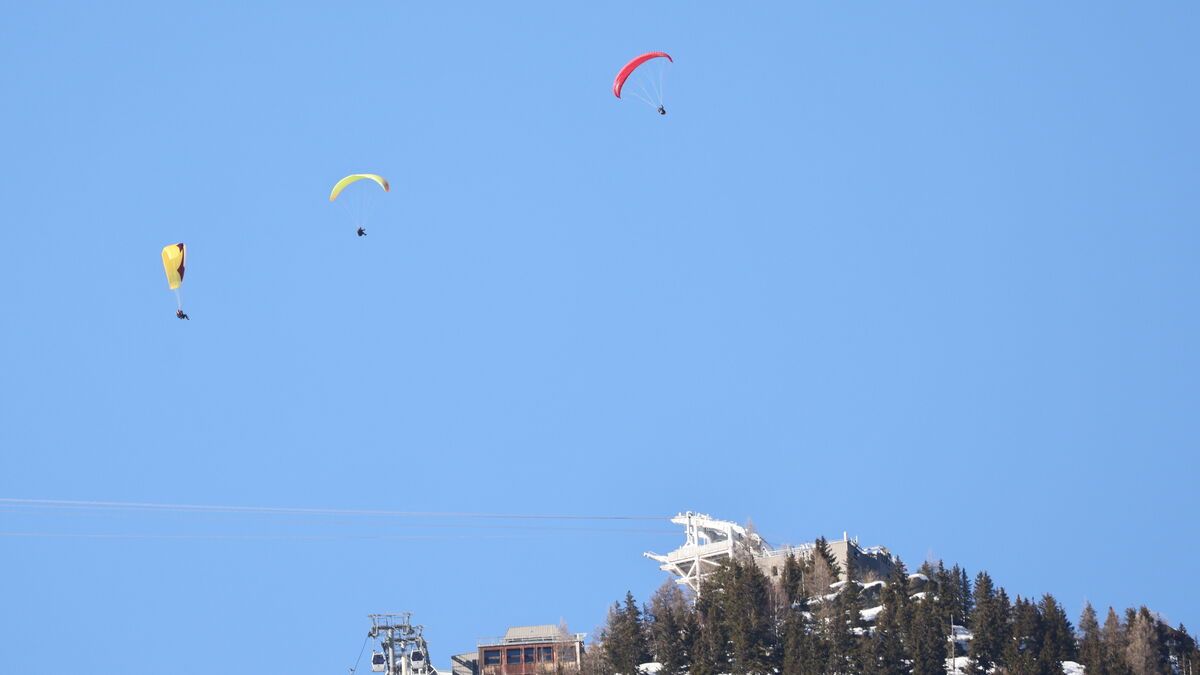 Haute-Savoie : deux parapentistes se tuent au-dessus du lac d’Annecy à deux heures d’intervalle