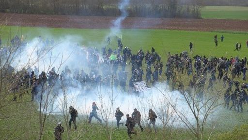 Sainte-Soline : le “moine zadiste” condamné à un an de prison ferme par le tribunal de Niort.