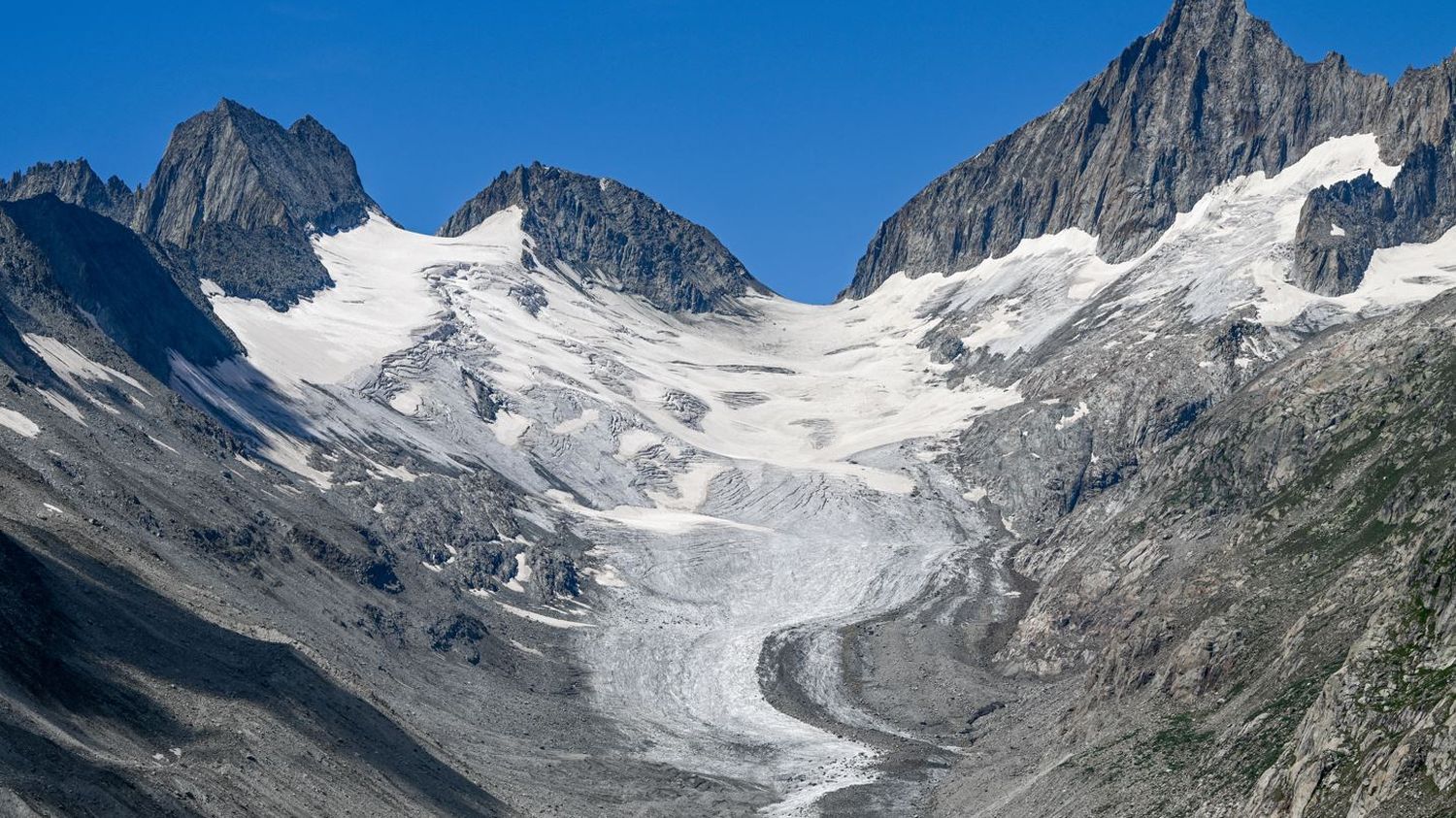 Suisse : le corps d'un alpiniste allemand retrouvé après la fonte d'un glacier, 37 ans après sa disparition