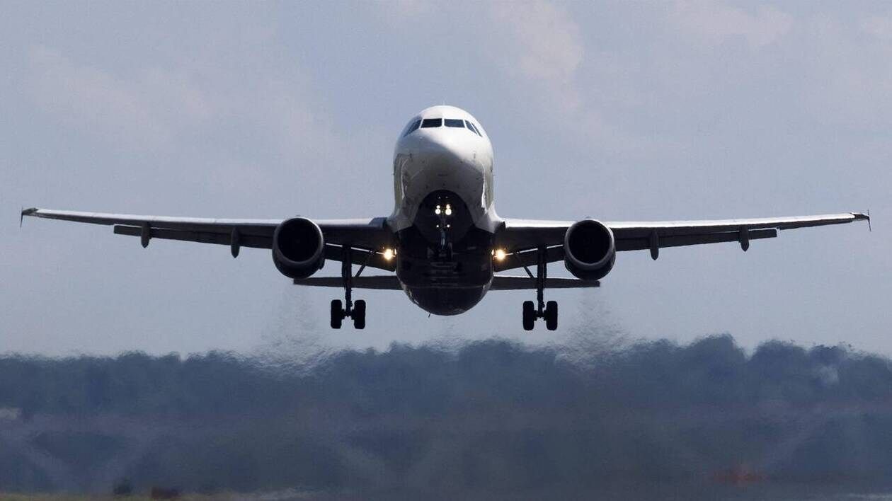 " Des montagnes russes " : les passagers d’un vol international pris au piège dans un orage de grêle