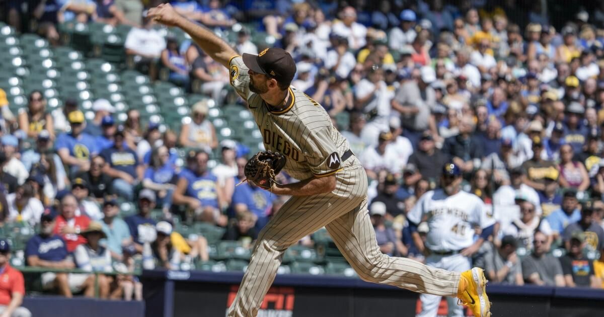 Padres blow lead, Brewers walk away with sweep