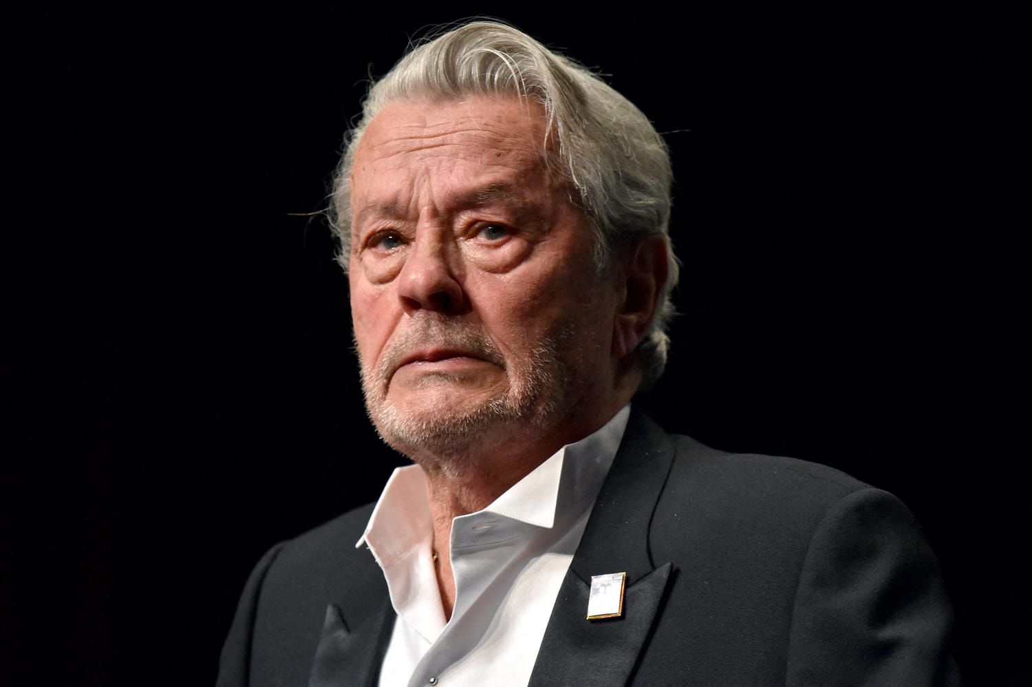 Alain Delon : L'acteur au coeur d'une arnaque quelques heures après ses obsèques