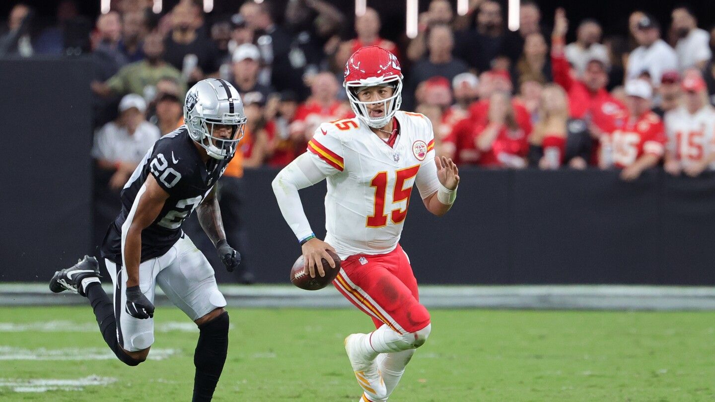 Chiefs stay undefeated with 27-20 win over the Raiders