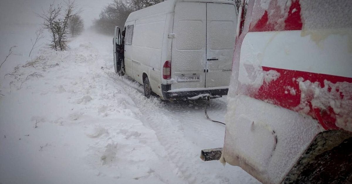 Snowstorm kills eight in Ukraine and Moldova, hundreds of towns lose power