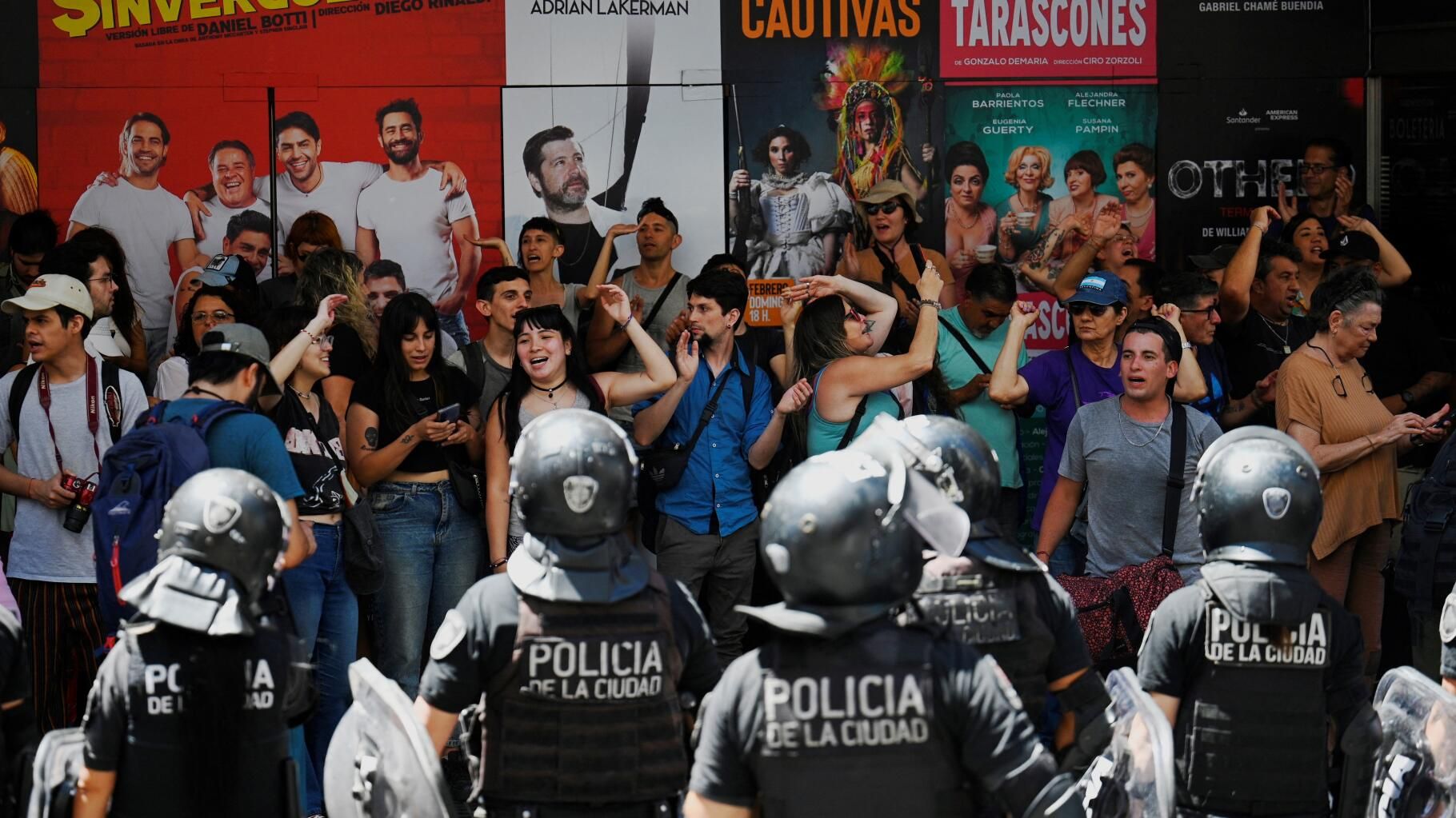 En Argentine, les réformes de Javier Milei provoquent des manifestations monstres