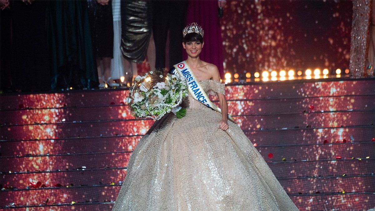 bientôt mariée, la patronne des miss vient de dire "oui"