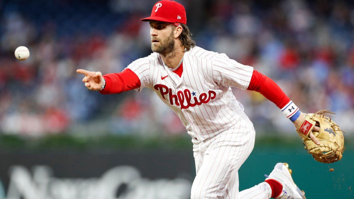 Bryce Harper shines defensively in Phillies spring training debut