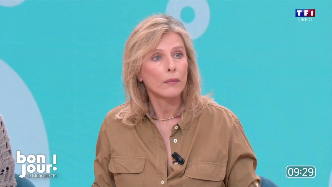 “Pelotée par Gérard Depardieu” : Karin Viard met les choses au point, “pas du tout un problème…”