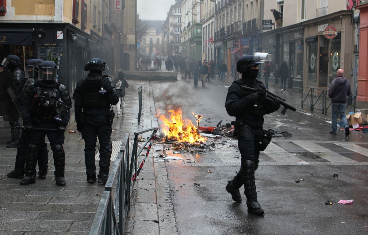 Manifestation du 1er-Mai : Mobilisation " sans précédent " des forces de l’ordre à Paris, Nantes et Rennes