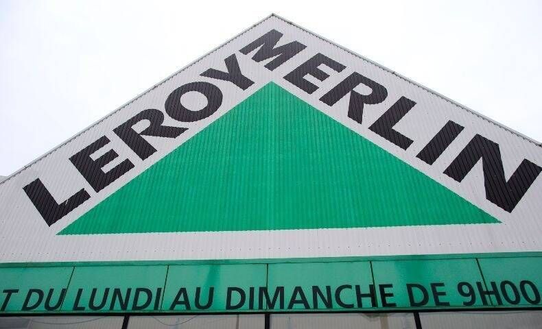 Des palissades de près de 300 kilos tombent sur une cliente dans un magasin Leroy Merlin