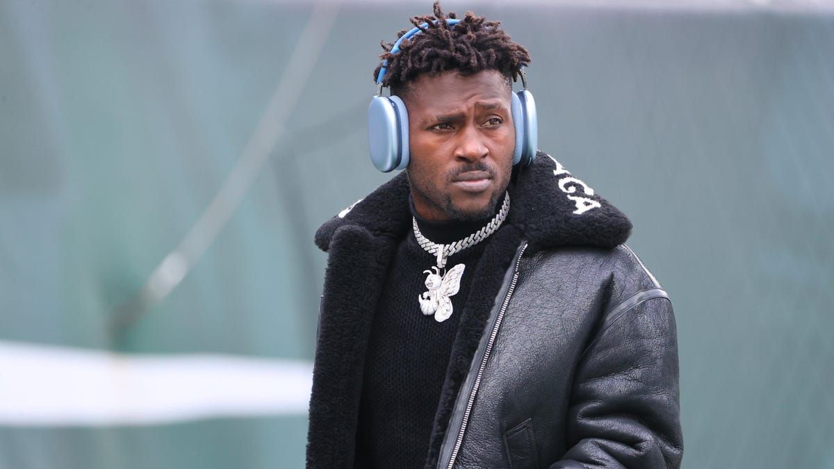 Antonio Brown tweets NFL return, which ain't happening