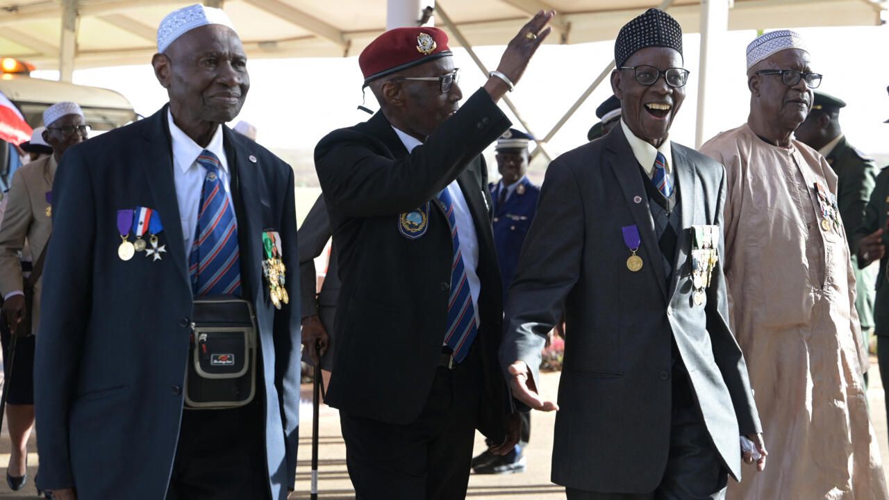 Après une vie d'exil, 9 tirailleurs sénégalais quittent la France pour retrouver leur terre natale