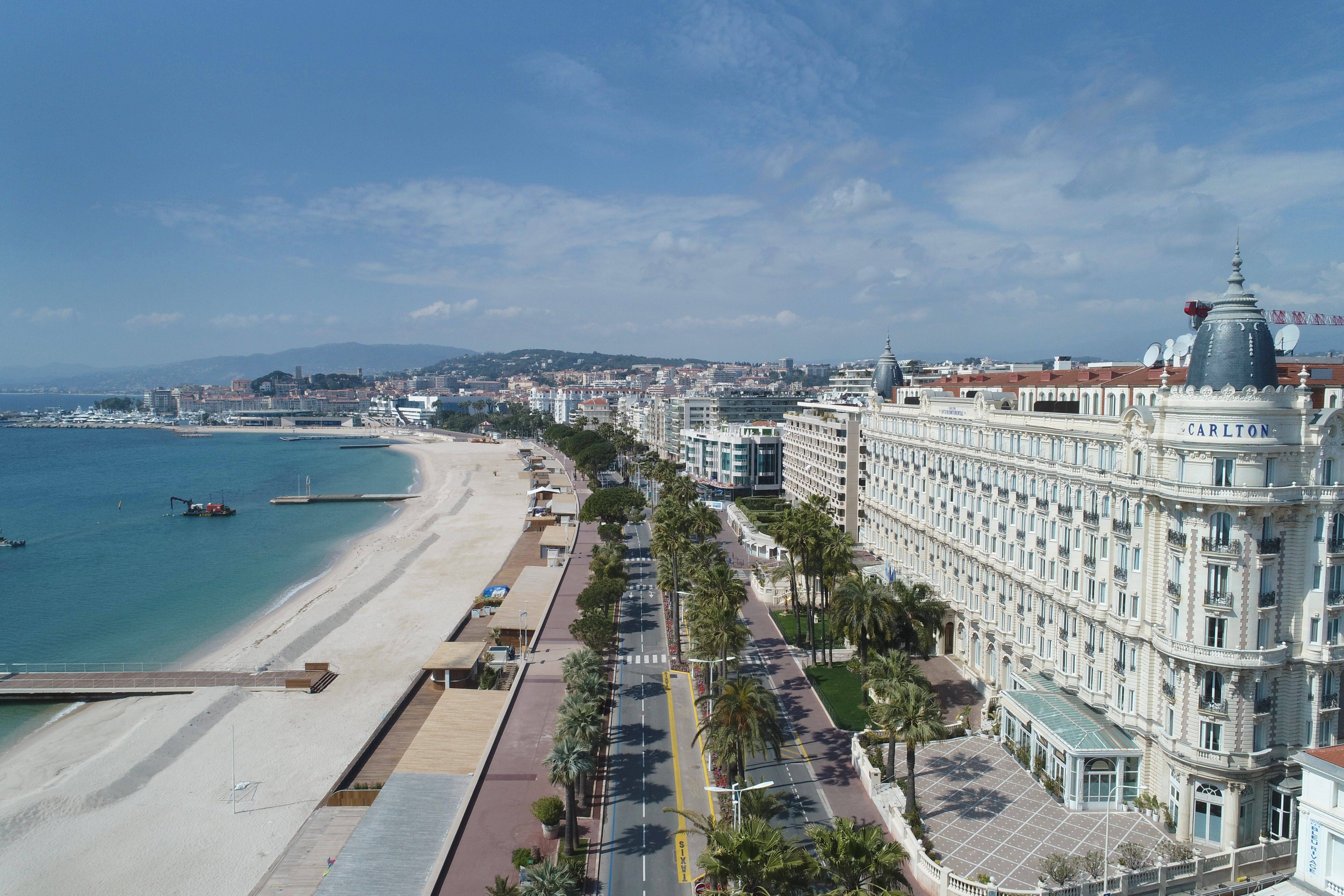 Une prostituée poignardée 19 fois à Cannes, le suspect en fuite