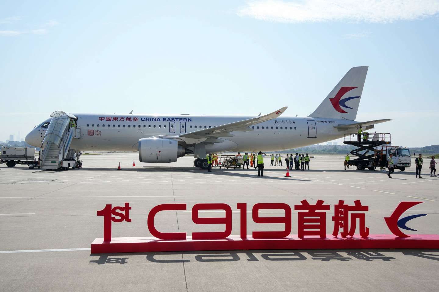 Le C919, premier avion de ligne produit en Chine, a décollé pour son premier vol commercial