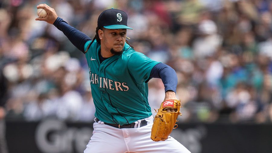 Luis Castillo strikes out 10 as Seattle Mariners beat Pirates 5-0