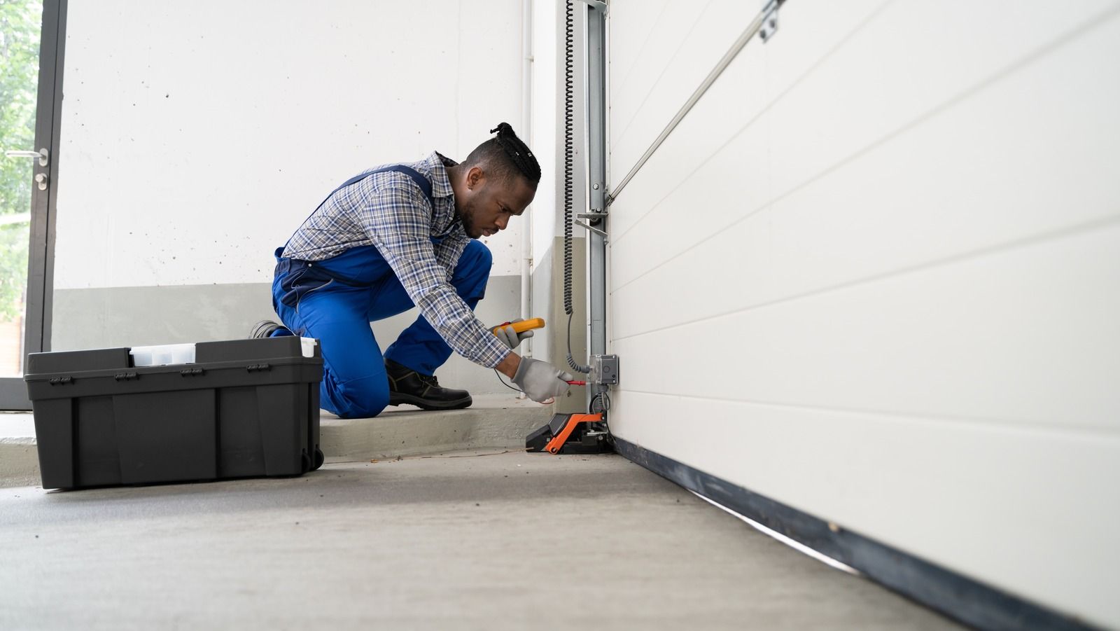 Should You Use WD-40 To Lubricate A Garage Door?