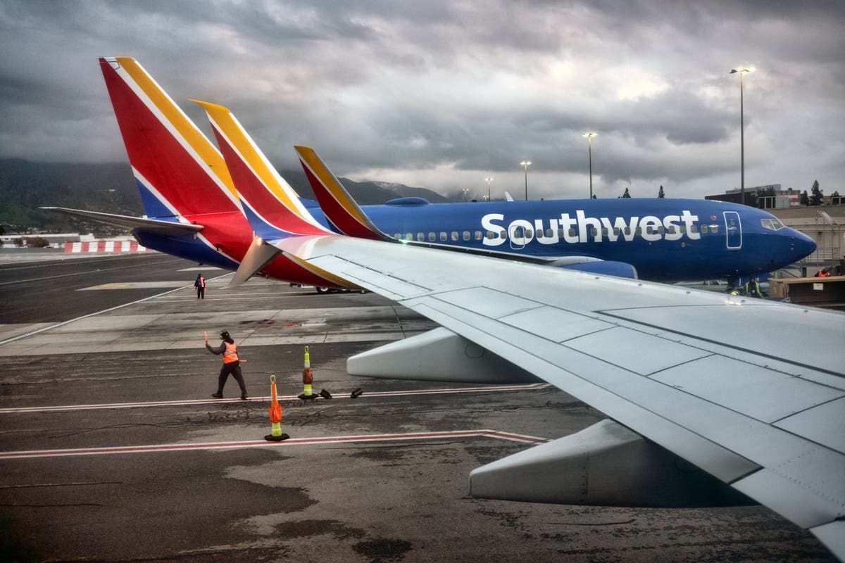 Southwest pilot crawls through window to open locked cockpit