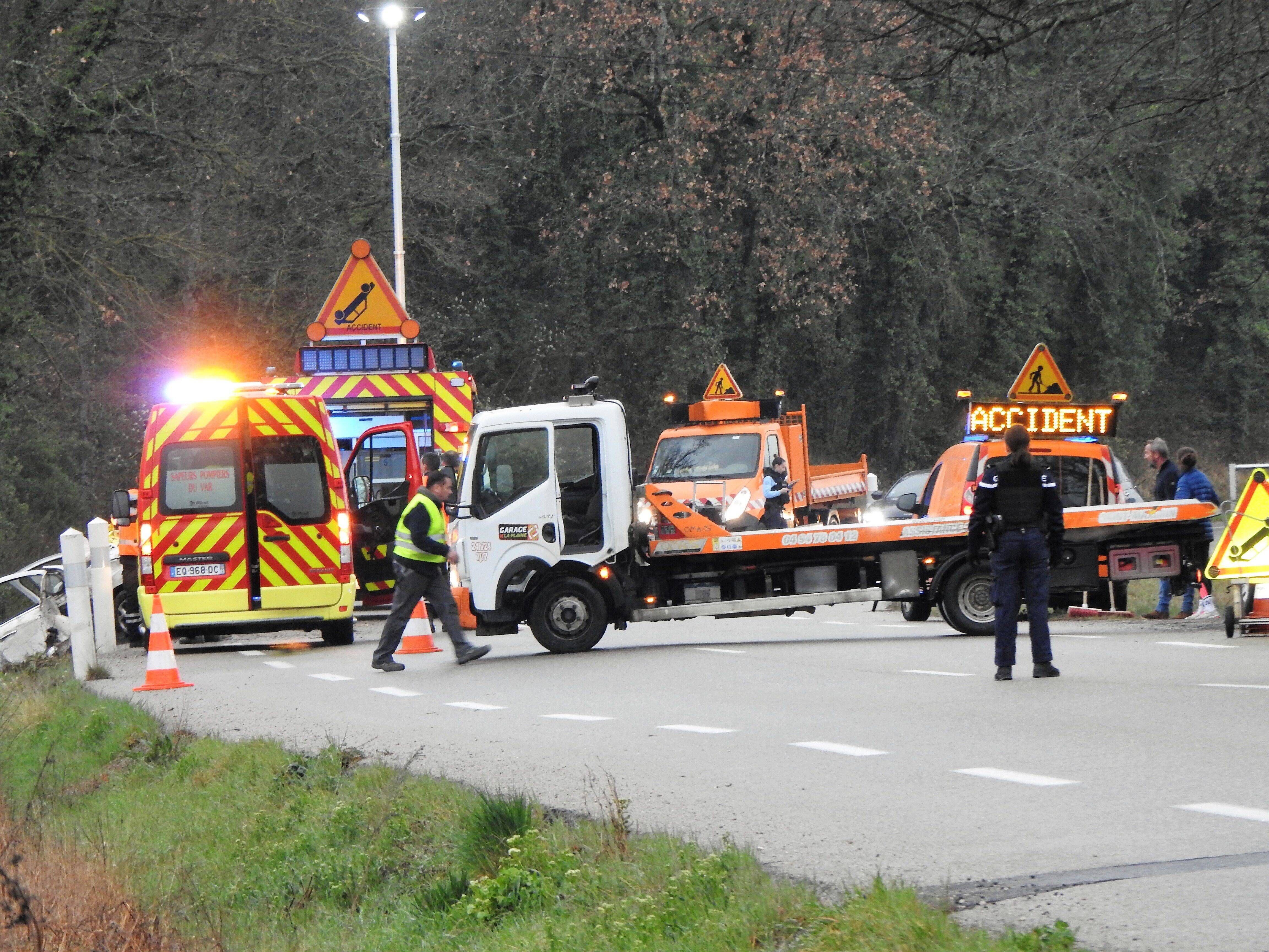 Trois personnes piégées dans une voiture suite à un accident à Puget-Ville