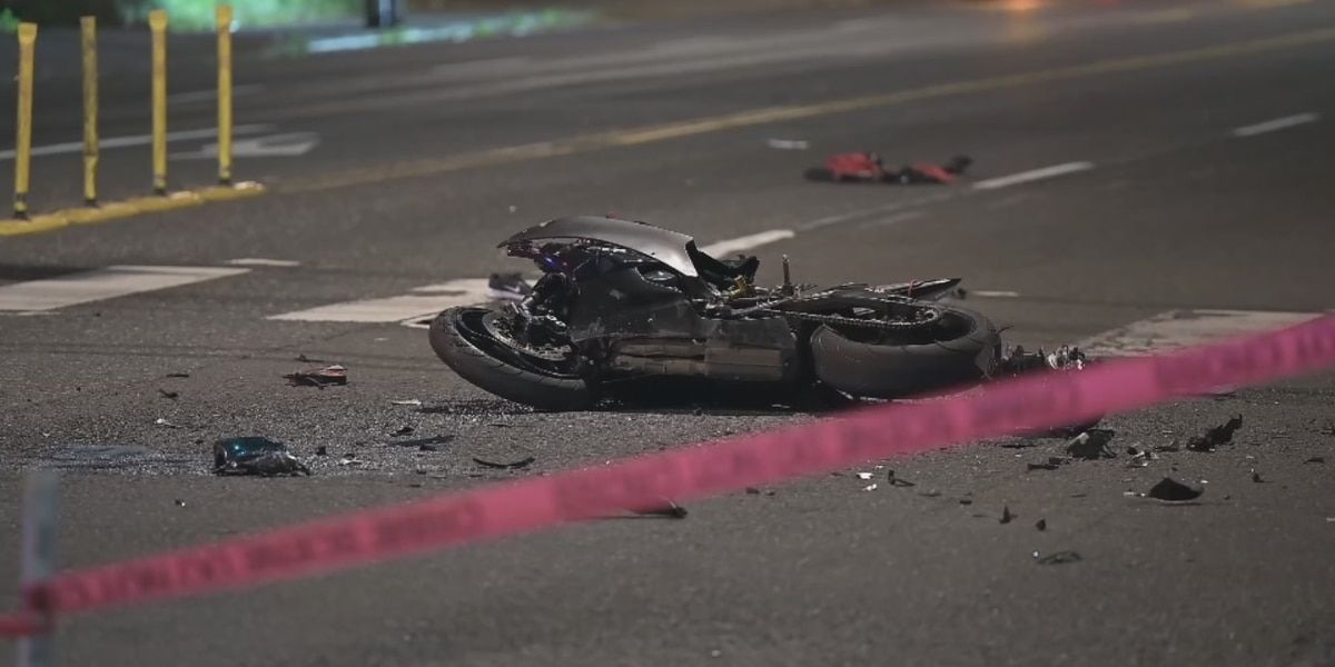 1 dead, 1 seriously injured after motorcycle, truck crash in SE Portland