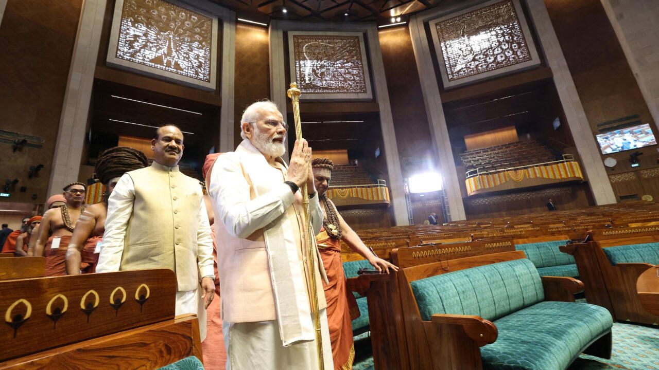 Inde : Narendra Modi inaugure le nouveau Parlement, la cérémonie boycottée par l’opposition