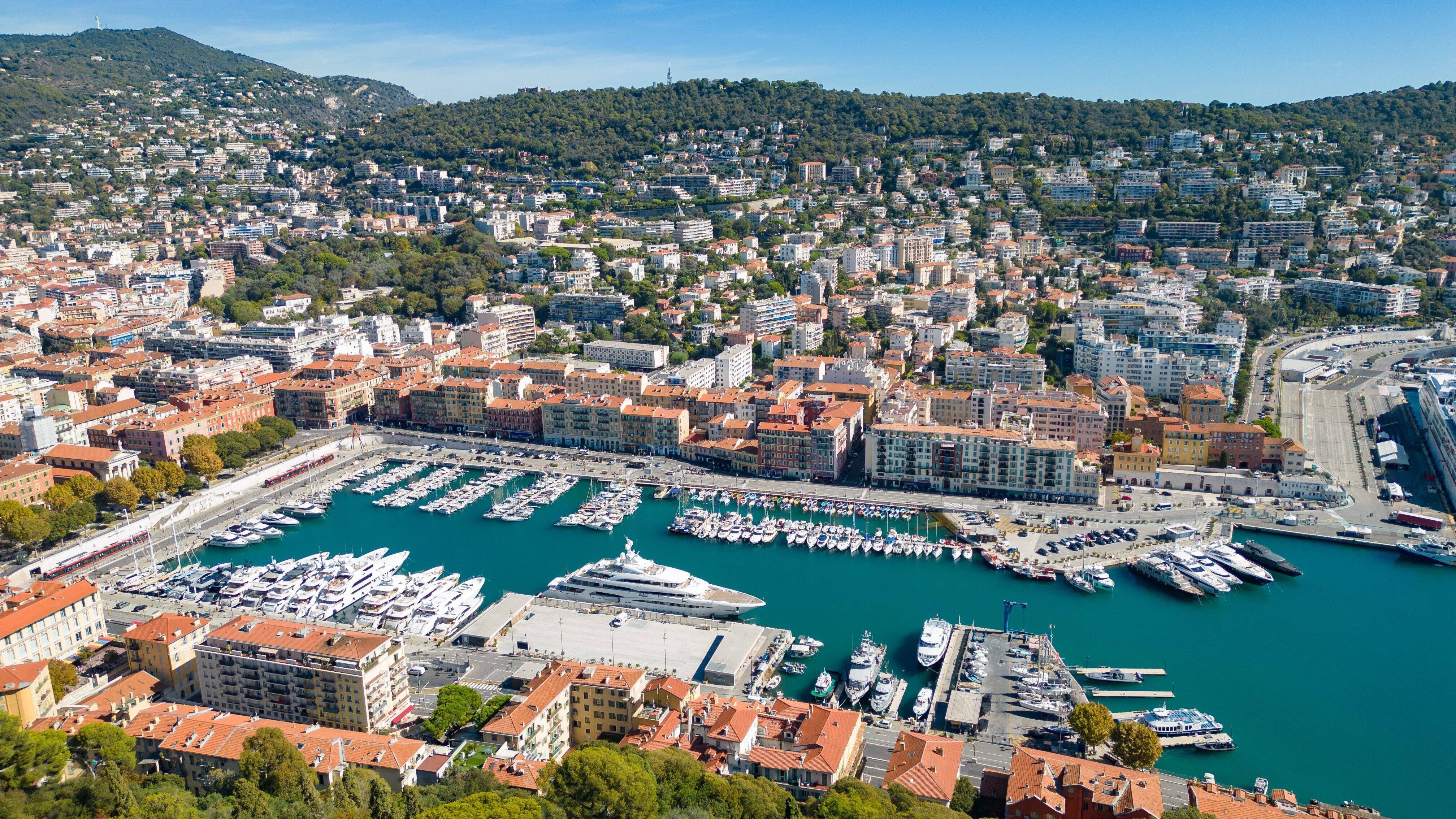 On a fait le tour du port de Nice pour chercher un emploi comme a suggéré Emmanuel Macron, et voilà le résultat