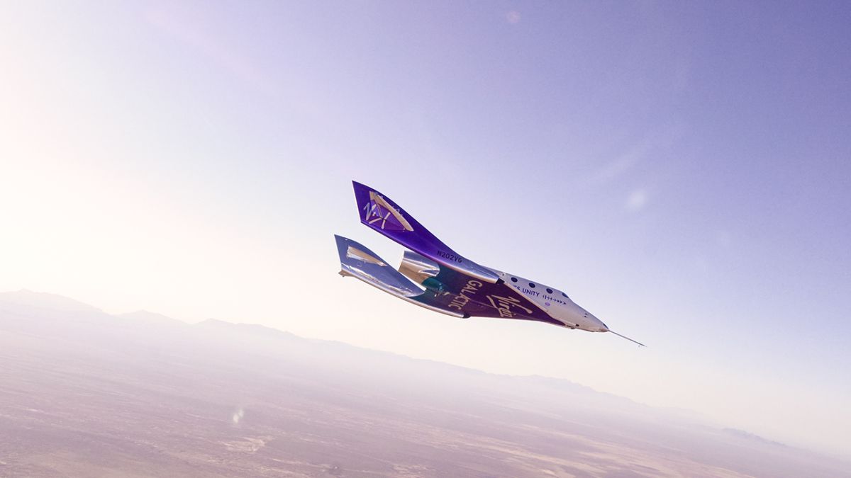 How many people can fly on Virgin Galactic's SpaceShipTwo space plane?