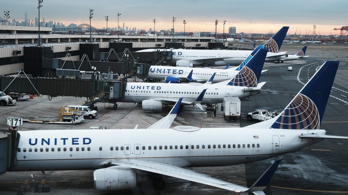 United CEO Points Finger at FAA Over Flight Cancellations