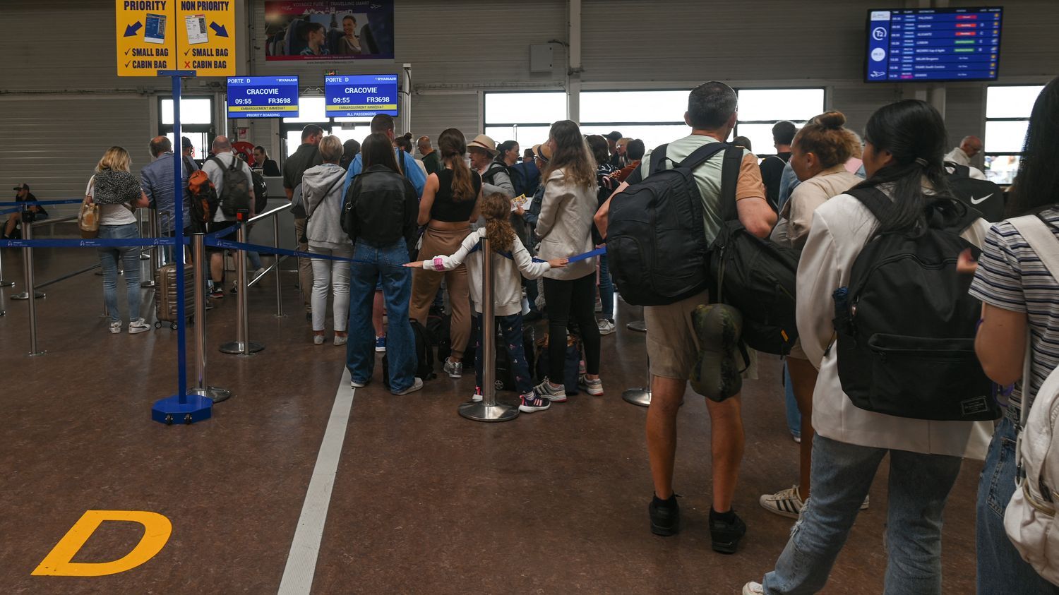 Grève des contrôleurs aériens : un vol sur deux annulé jeudi à l'aéroport de Beauvais