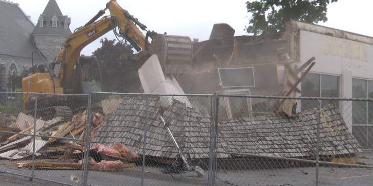 Old building razed to make way for new Taco Bell