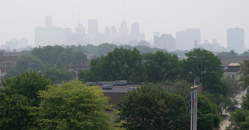 Wildfire Smoke Smoke From Canadian Fires Blankets Great Lakes Region