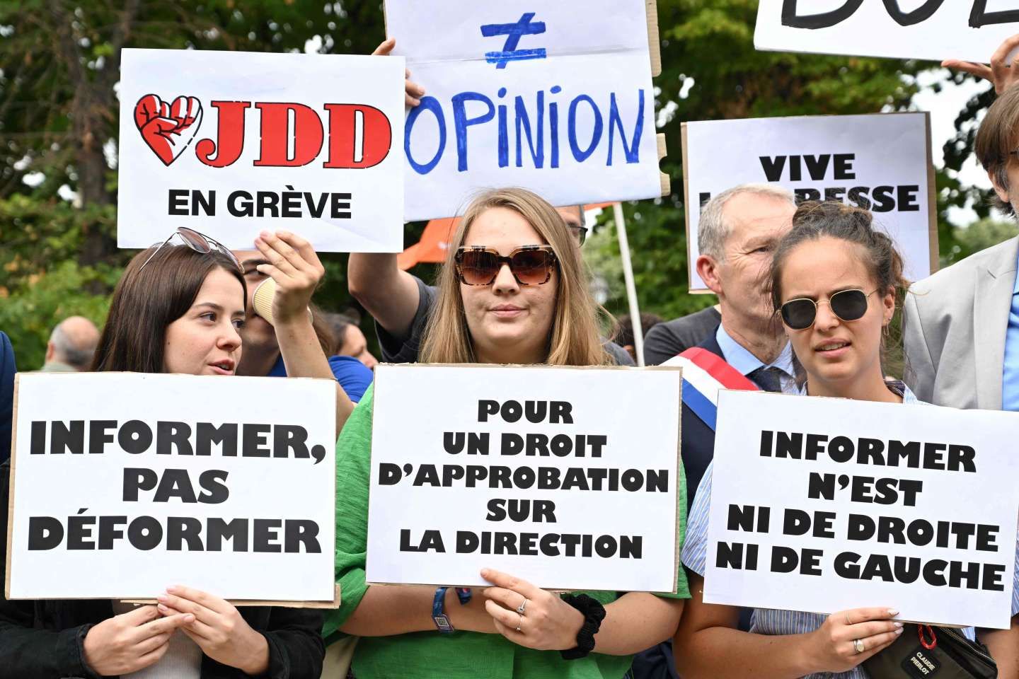 Grève au " JDD " : mouvement reconduit, la parution du prochain numéro jugée " impossible "