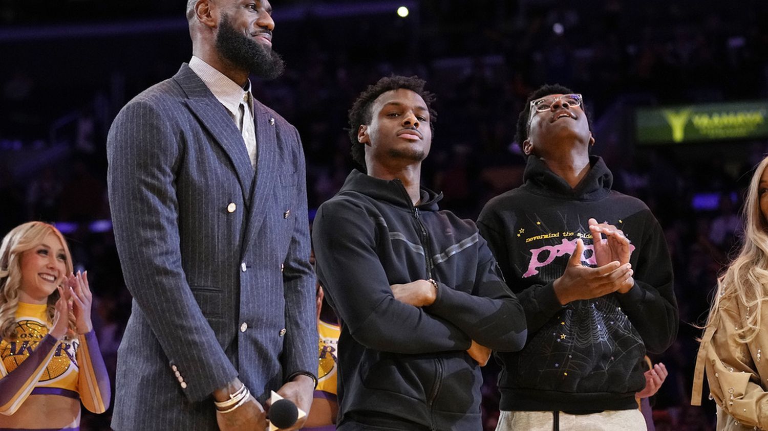 NBA : LeBron James donne des nouvelles rassurantes de l'état de santé de son fils Bronny, victime d'un arrêt cardiaque à l'entraînement