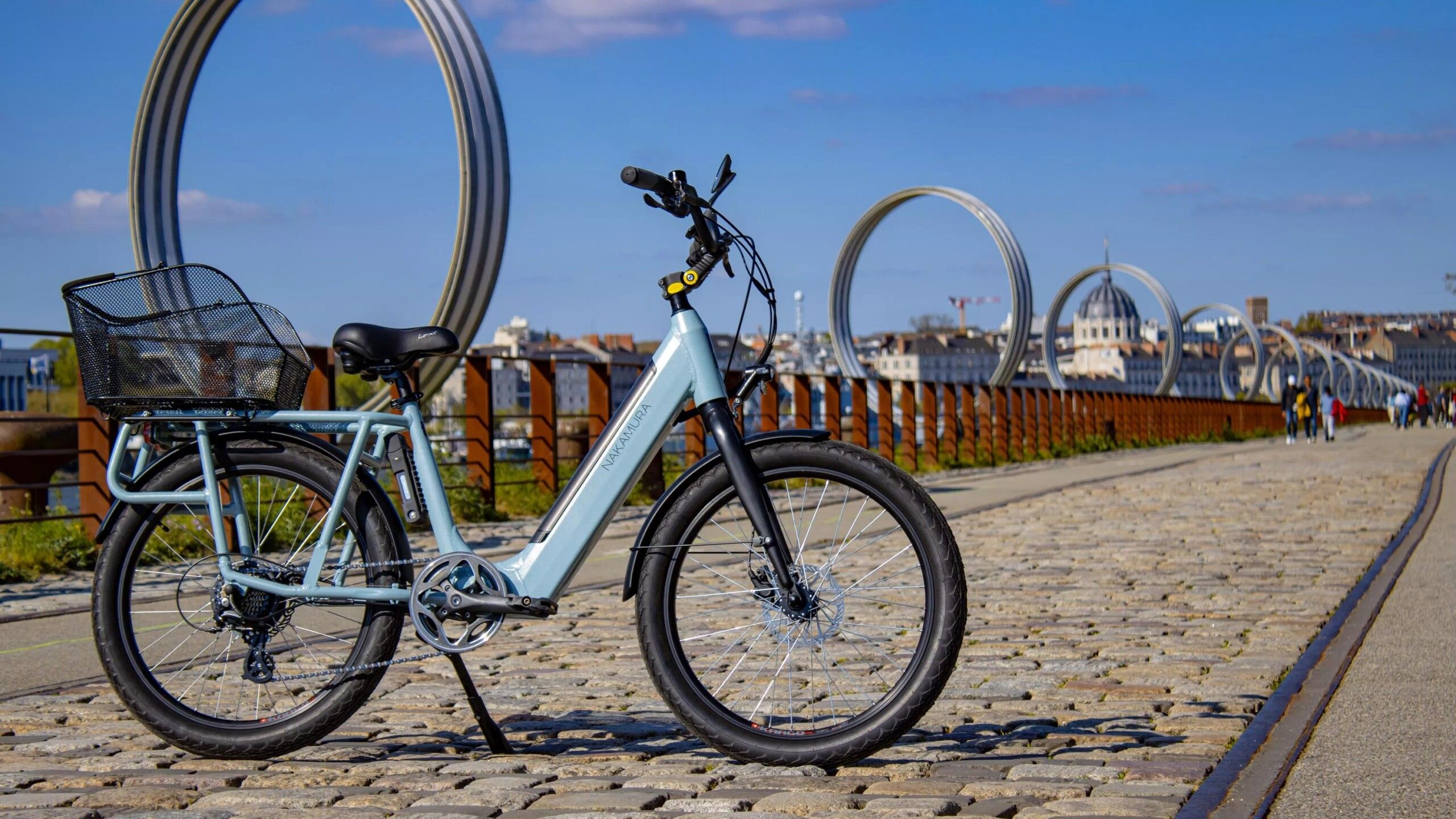 Ce nouveau vélo électrique d’Intersport à petit prix est très alléchant, mais une chose cloche