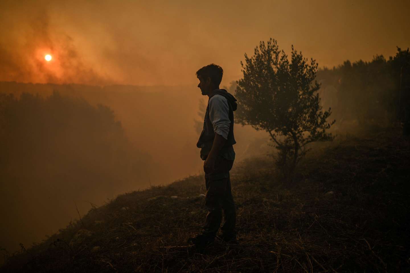 Climat : pourquoi le bassin méditerranéen est en proie à la fournaise et aux incendies