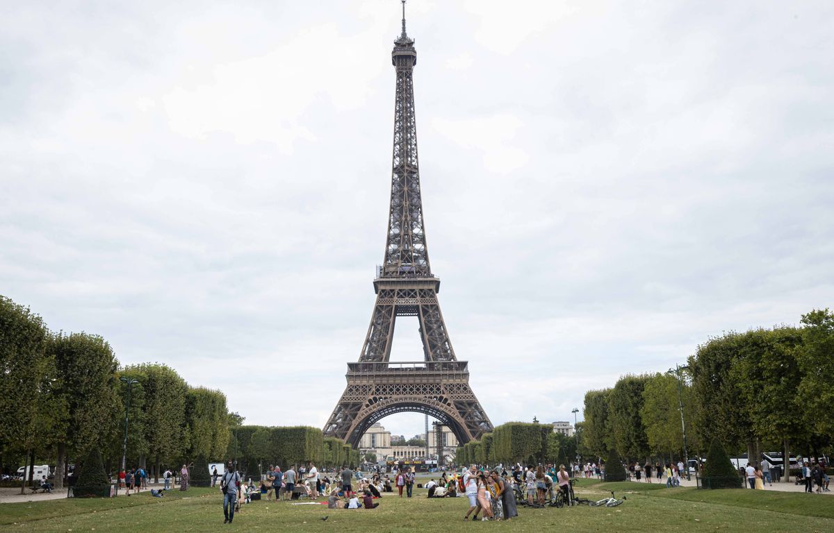 Un viol en réunion sur le Champ-de-Mars, la droite demande la clôture du parc