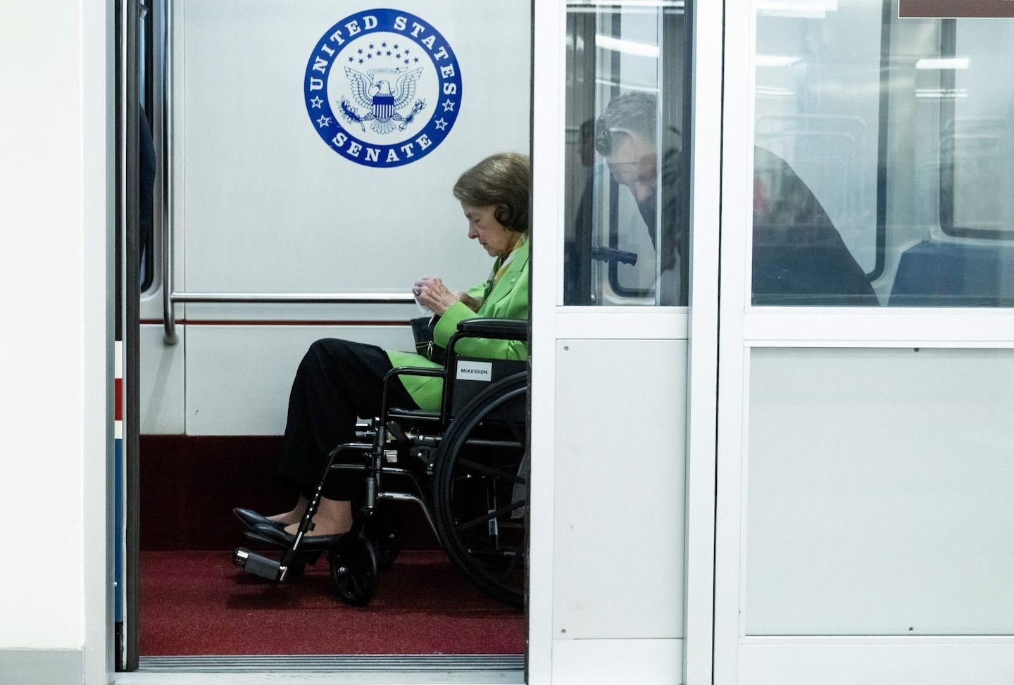 Sen. Dianne Feinstein appears confused during vote