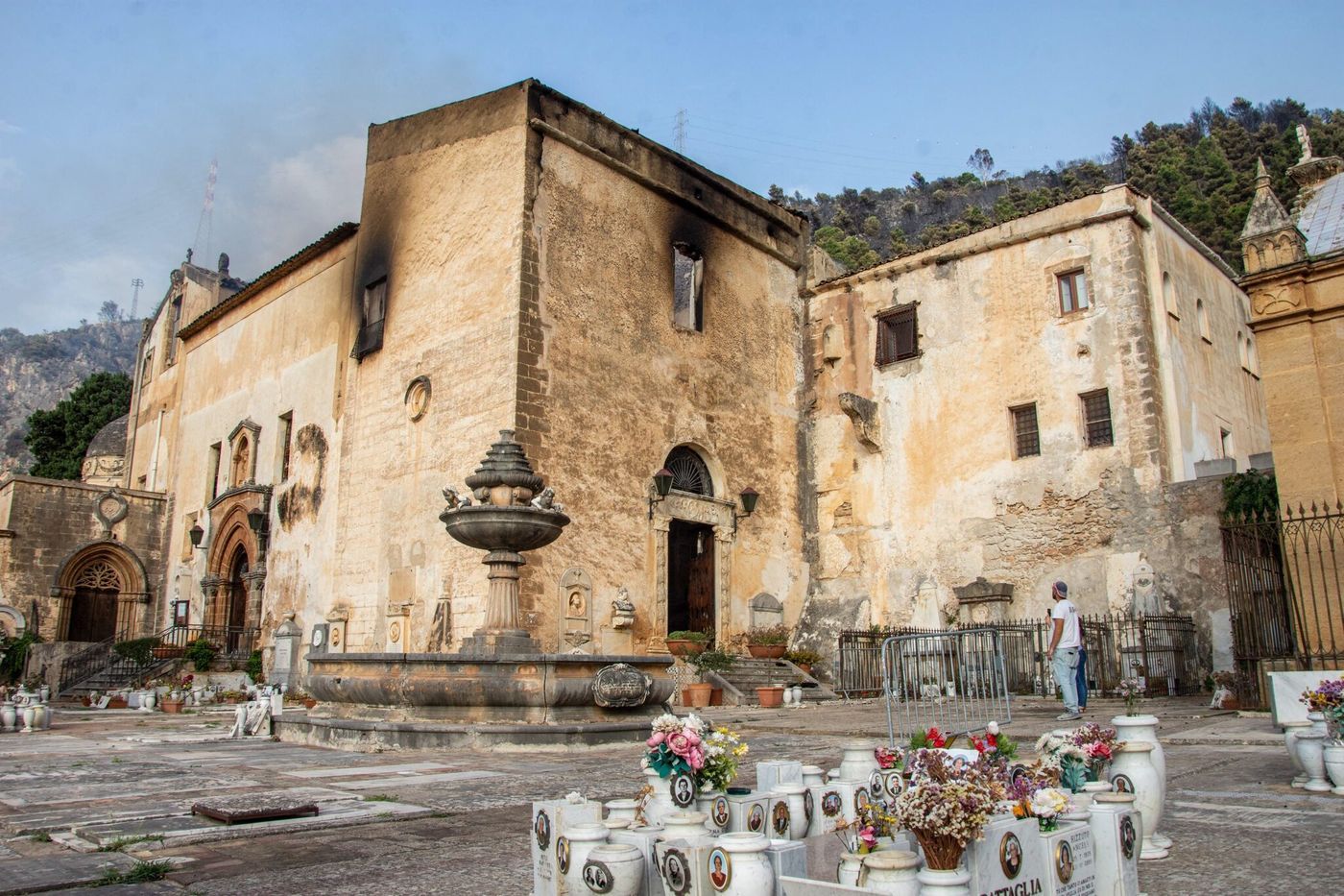 Incendies en Sicile : la plus vieille église de Palerme détruite par les flammes