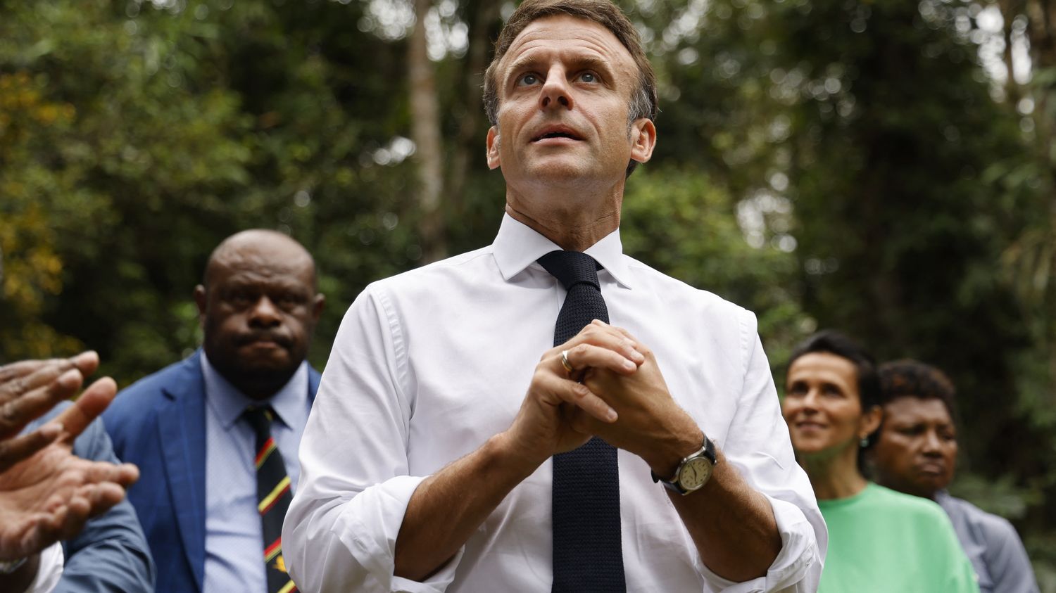 Grogne des policiers, coup d'État au Niger... et stratégie du silence : Emmanuel Macron rattrapé par l'actualité en Océanie