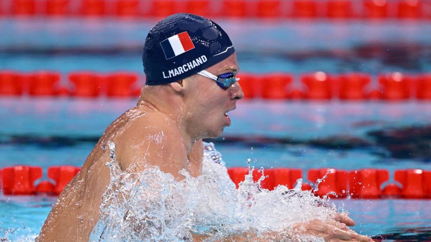 revivez la démonstration de Léon Marchand, nouveau champion olympique du 400 m 4 nages