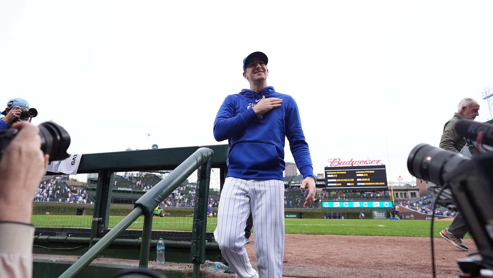 Ian Happ honored Kyle Hendricks with a touching tribute in Cubs clubhouse