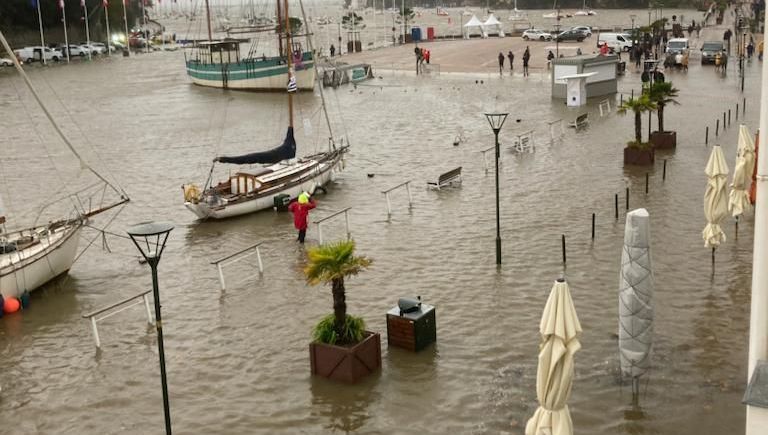 "On a eu de l'eau jusqu'aux genoux" racontent les commerçants de Pornic en Loire-Atlantique